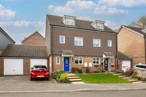 9 Centenary Drive, Heathfield, TN21 0FR