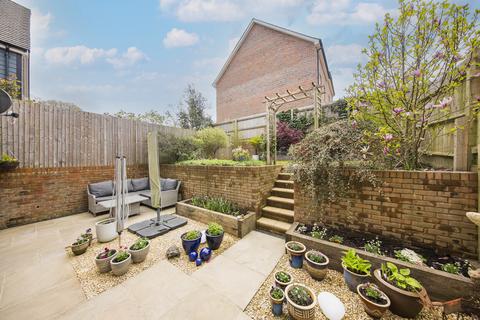 9 Centenary Drive, Heathfield, TN21 0FR