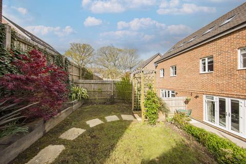 9 Centenary Drive, Heathfield, TN21 0FR