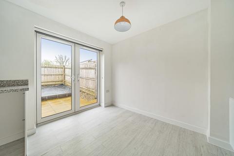 82 Buzzard Way, Cranbrook, Exeter, EX5 7GX