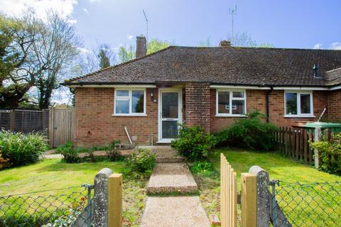 2 bedroom semi-detached bungalow to rent - Located On A Quiet Residential Road In Cranbrook