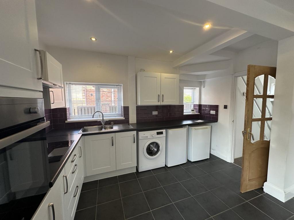 Tempest Avenue, Darfield 3 bed semidetached house £900 pcm (£208 pw)