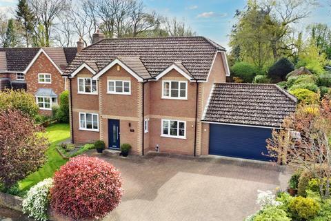 4 bedroom detached house for sale, St. James View, Louth LN11 9XY