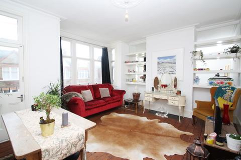 2 bedroom apartment to rent, Bathurst Gardens, London NW10