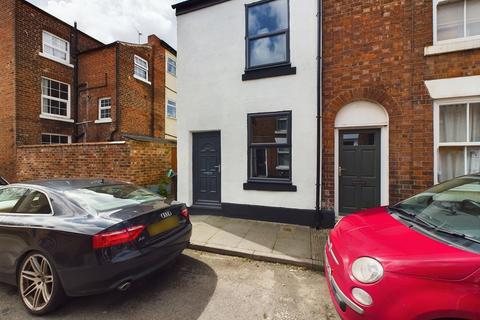 2 bedroom end of terrace house to rent, Walter Street, Chester