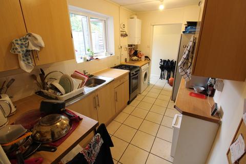 3 bedroom terraced house to rent, Burton Road, Southampton