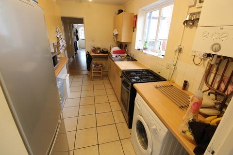 3 bedroom terraced house to rent, Burton Road, Southampton