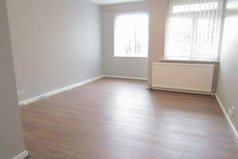 2 bedroom ground floor flat to rent, Holland Road, Frinton-on-Sea CO13