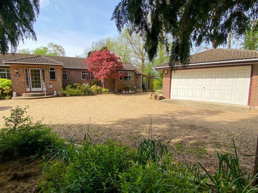 Felix Lane, Shepperton 3 bed detached house for sale £1,125,000