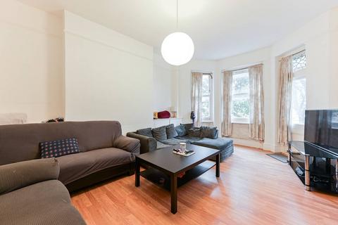 3 bedroom flat to rent, Elms Crescent, Abbeville Village, London, SW4