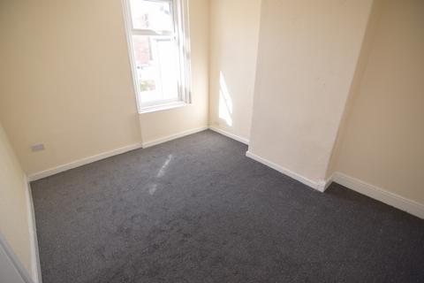 2 bedroom flat to rent, St. Heliers Road, Blackpool