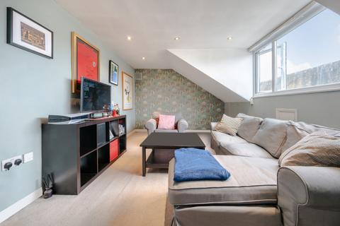 2 bedroom flat for sale, Grosvenor Avenue, Highbury, London