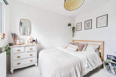 4 bedroom maisonette to rent, Pathfield Road, Streatham Common, London, SW16