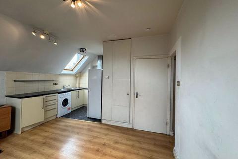 1 bedroom apartment to rent, The Riding, Golders Green