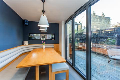 16 Alloway Road, London, E3 5AS
