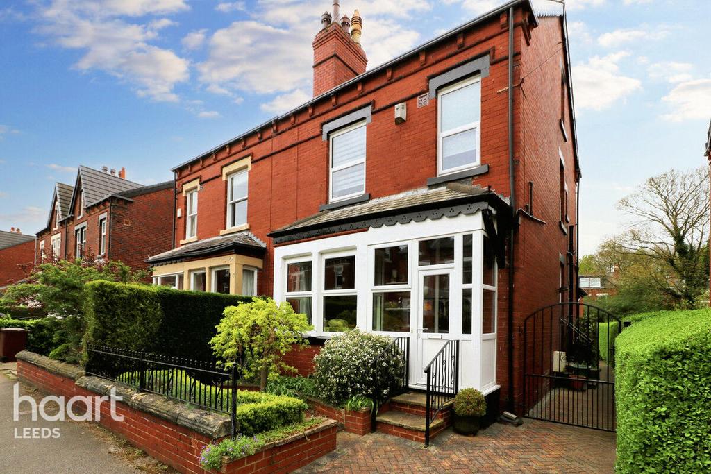 Gledhow Wood Avenue, Roundhay 4 bed semidetached house for sale £600,000