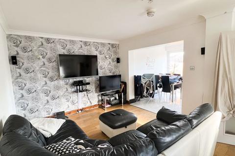 1 bedroom in a house share to rent, Double room, Kingshill Avenue, Northolt