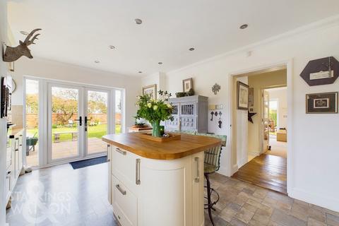 4 bedroom detached house for sale, Sun Road, Broome, Bungay