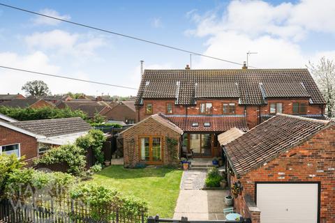 4 bedroom semi-detached house for sale, Caters Close, Freethorpe, Norwich