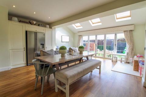 4 bedroom semi-detached house for sale, Friars Avenue, Brentwood CM15