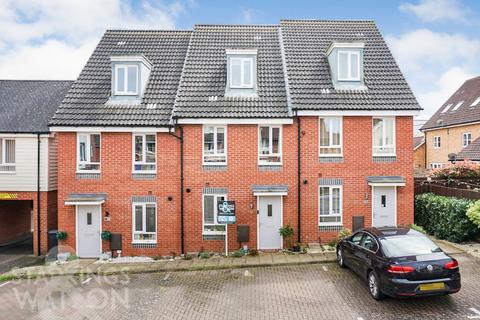 3 bedroom townhouse for sale, Heron Road, Queens Hill, Norwich