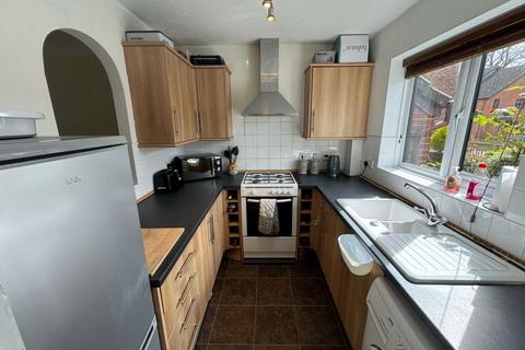 2 bedroom terraced house to rent, Mill Close, Haslemere