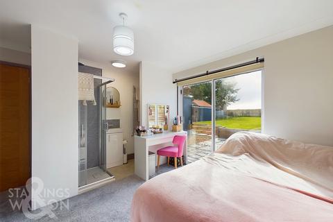 3 bedroom detached bungalow for sale, Park Lane, Wymondham