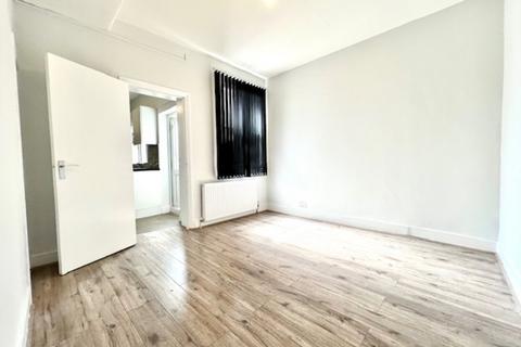 3 bedroom terraced house to rent, Dowsett Road, London N17