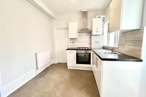 3 bedroom terraced house to rent, Dowsett Road, London N17