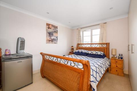 2 bedroom apartment for sale, Corrie Road, Addlestone.