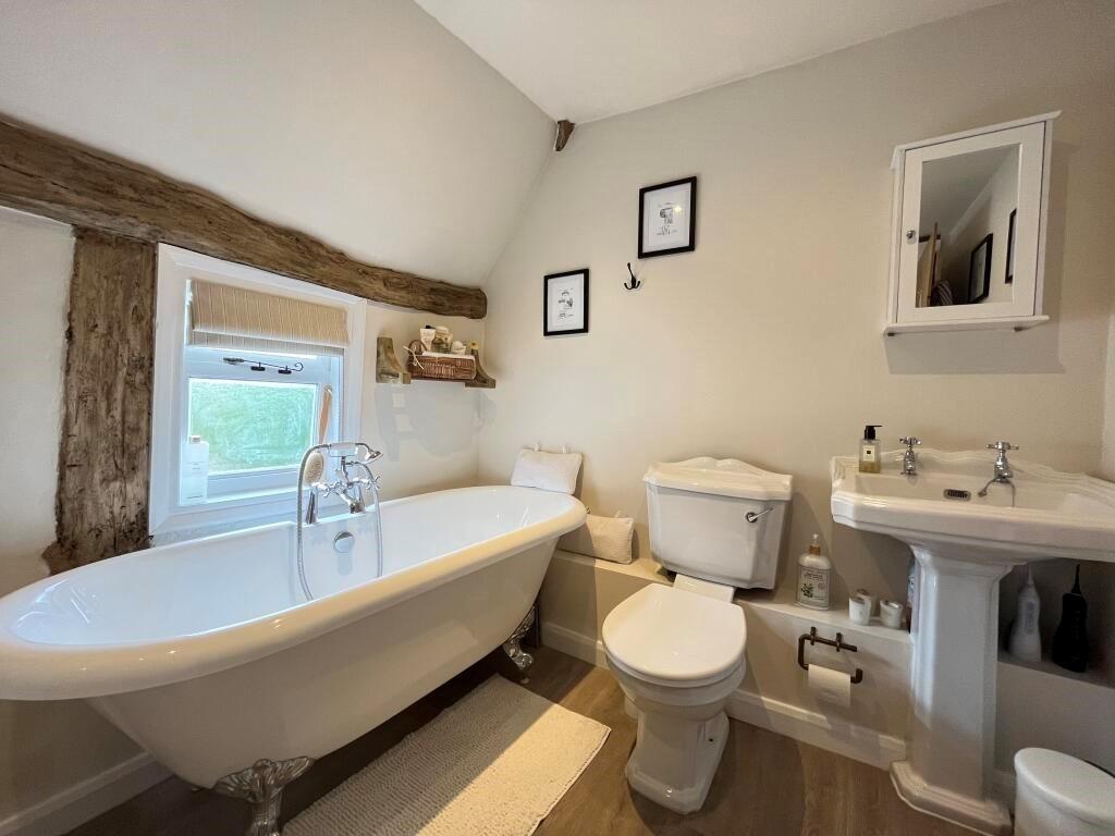 Bathroom free standing bath 116