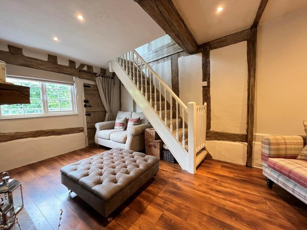 Lounge area and stairs 116