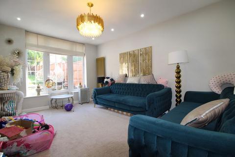 4 bedroom semi-detached house for sale, Wardown Crescent, Luton