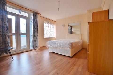4 bedroom flat to rent, Brockhurst House, Manor House N4