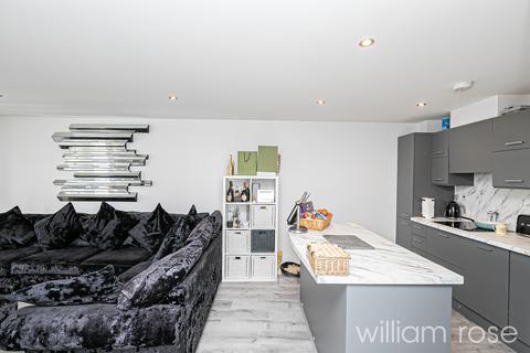 2 bedroom apartment to rent, High Road, Buckhurst Hill IG9