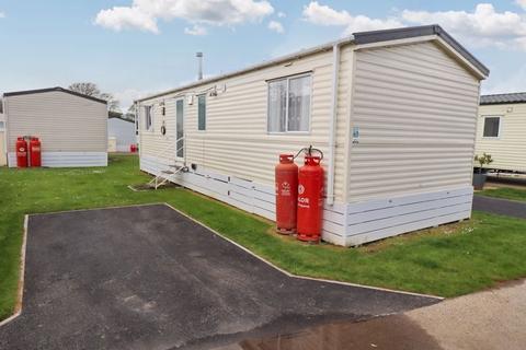 2 bedroom static caravan for sale, Colchester Road, St Osyth, CO16