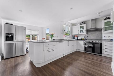 8 Inverness Road, Worcester Park, KT4 8PT