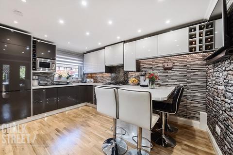 23 Venette Close, Rainham, RM13 9EA