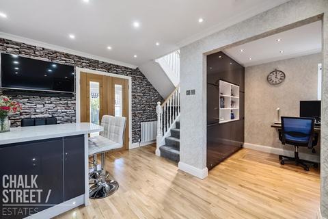 23 Venette Close, Rainham, RM13 9EA