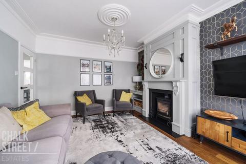 14 Dee Way, Romford, RM1 4XB