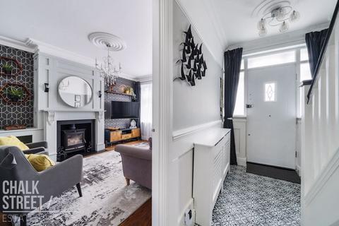 14 Dee Way, Romford, RM1 4XB