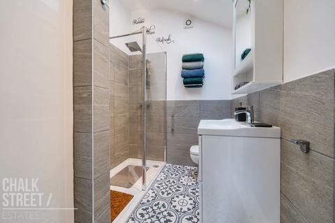 14 Dee Way, Romford, RM1 4XB