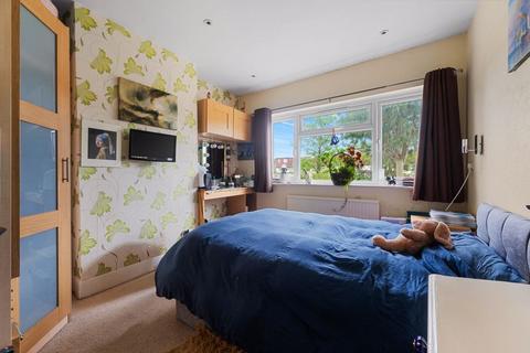 52 Washington Road, Worcester Park, KT4 8JH