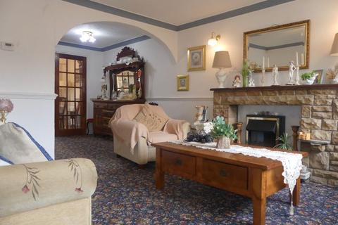 8 Heather Close, Oldham, OL4 2JS