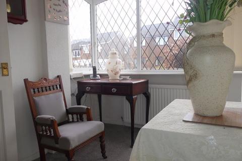 8 Heather Close, Oldham, OL4 2JS