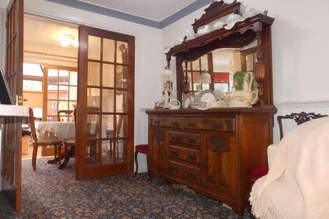 8 Heather Close, Oldham, OL4 2JS