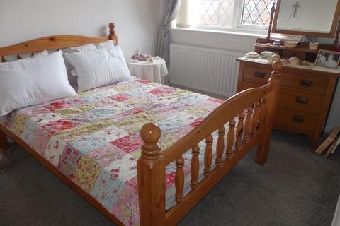 8 Heather Close, Oldham, OL4 2JS