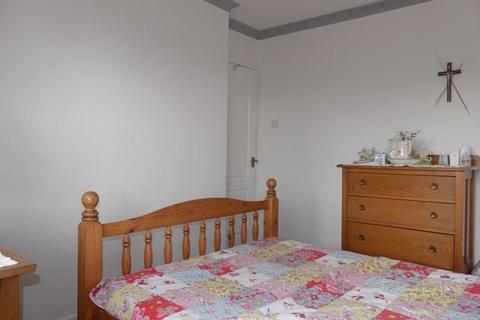 8 Heather Close, Oldham, OL4 2JS