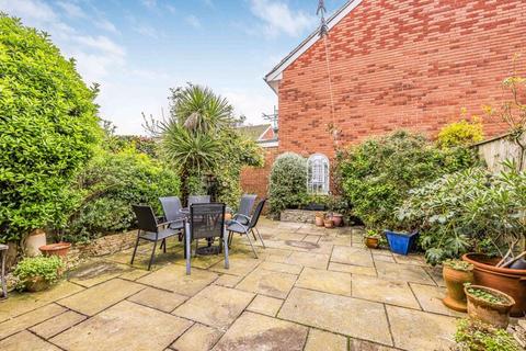 3 bedroom terraced house to rent, Highbury Court, Old Portsmouth