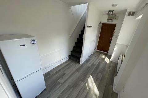 1 bedroom flat to rent, Russell Street - One bedroom split level apartment - LU1 5EB